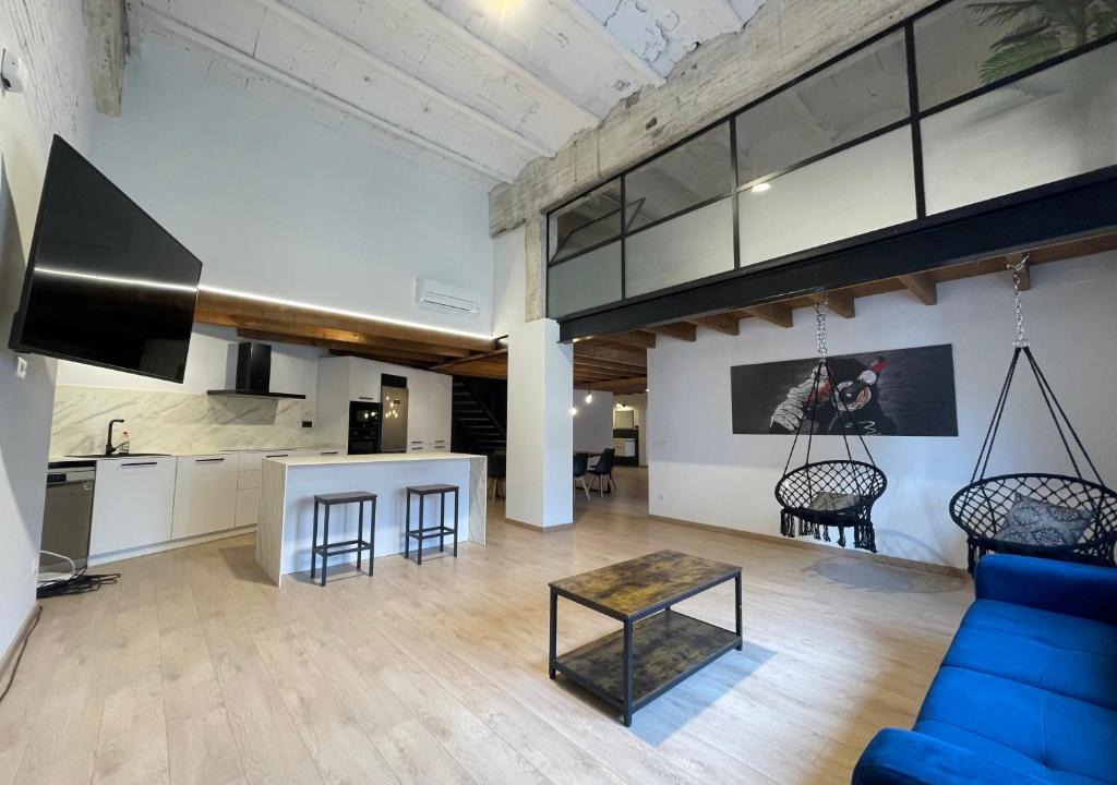 Passeig i Rodalia Apartment | Manresa industrial home