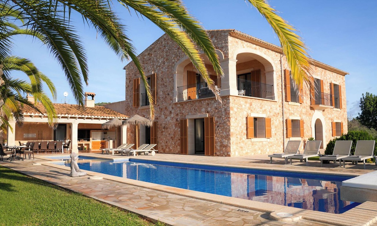 S Horta Villa | MANSION SES OLIVERES - LUXURY VILLA WITH DISTANT SEA-VIEWS AND PRIVATE POOL