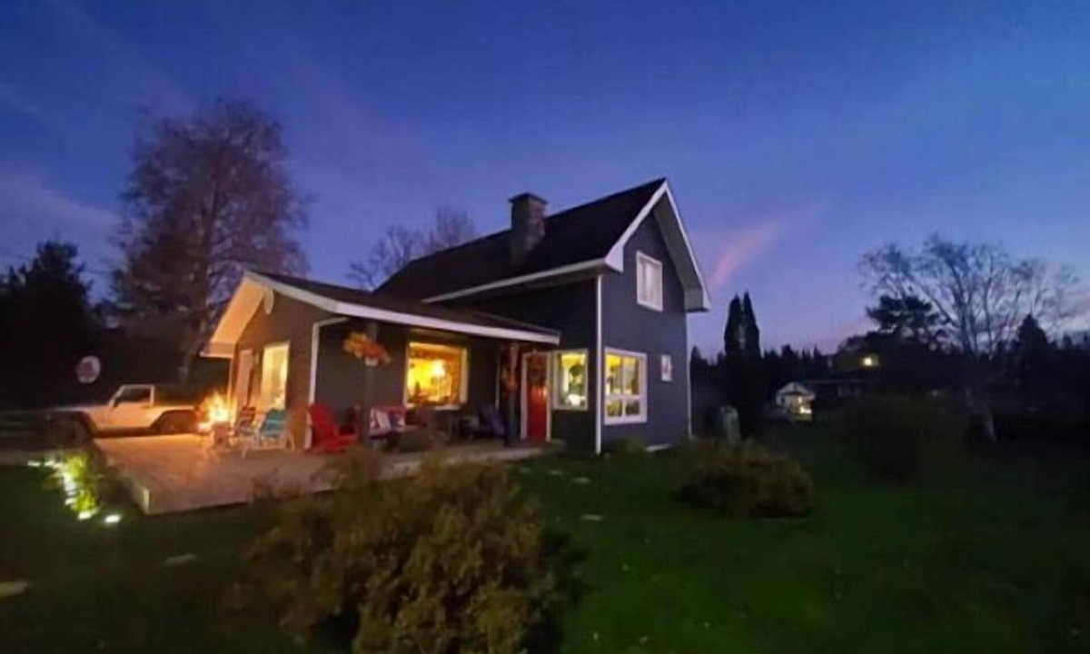 Wawa Cottage | Marina Bay House, Beautiful 4 Season Cottage with Amazing Bay Views