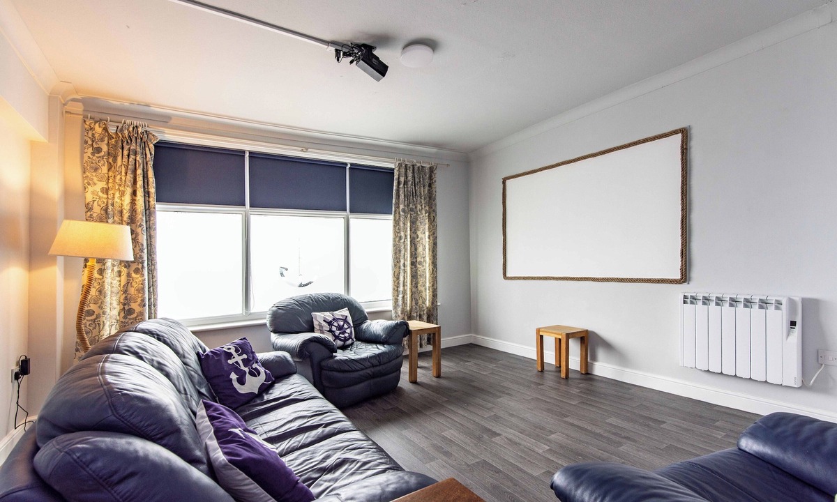 Hull Old Town House | Maritime House: 4BR for 10 Near City Centre