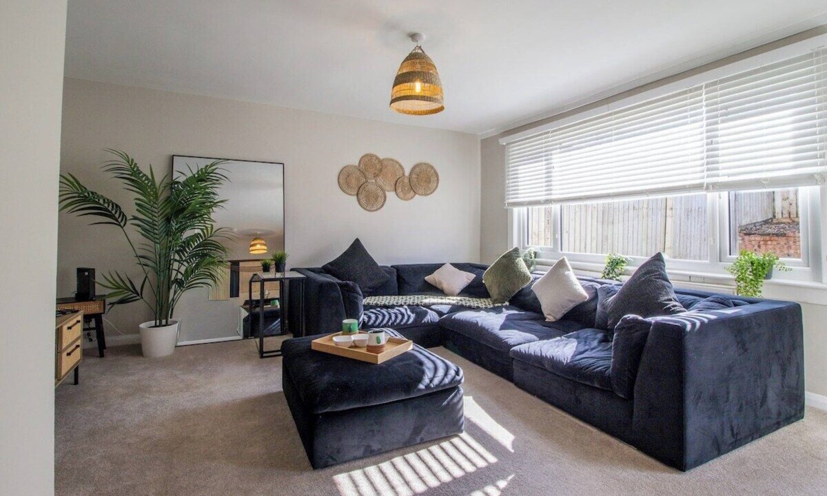 East Kilbride House | Marlie House - 3 Bedrooms East Kilbride