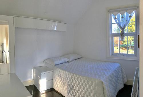 Leyton House | Marsh Lane Cottage
