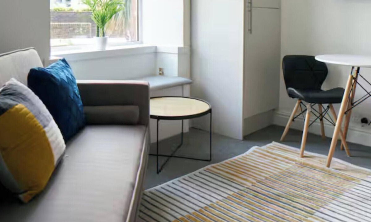 Dumbarton Apartment | Meadow Dumbarton Cozy Stay for 2