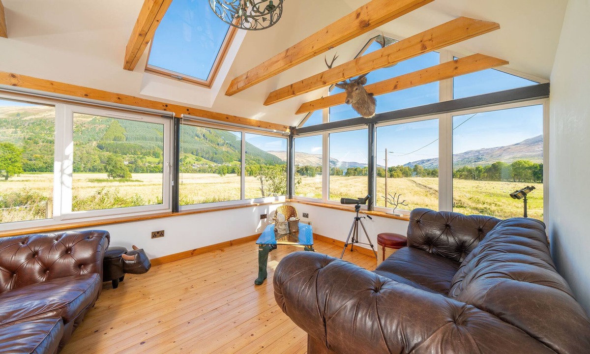 Lochearnhead Cottage | Meadow View - a house that sleeps 6 guests in 3 bedrooms