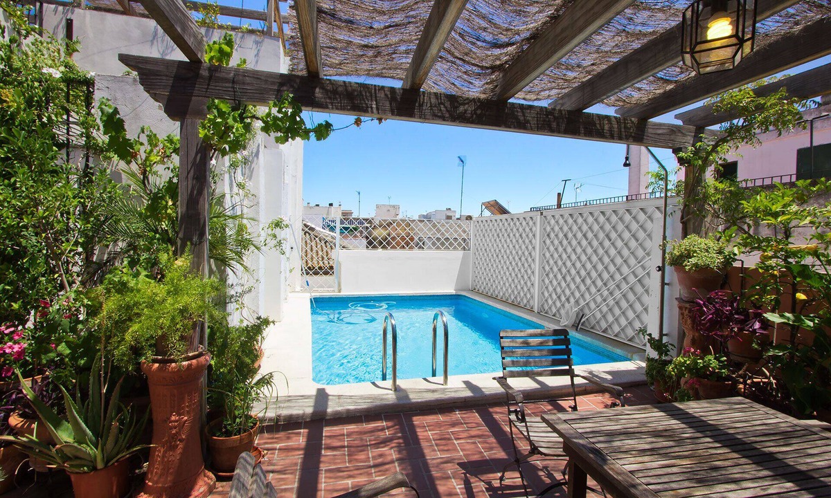 Feria House | Miguel Terrace. 4 bedrooms, 4 bathrooms, terrace and private pool