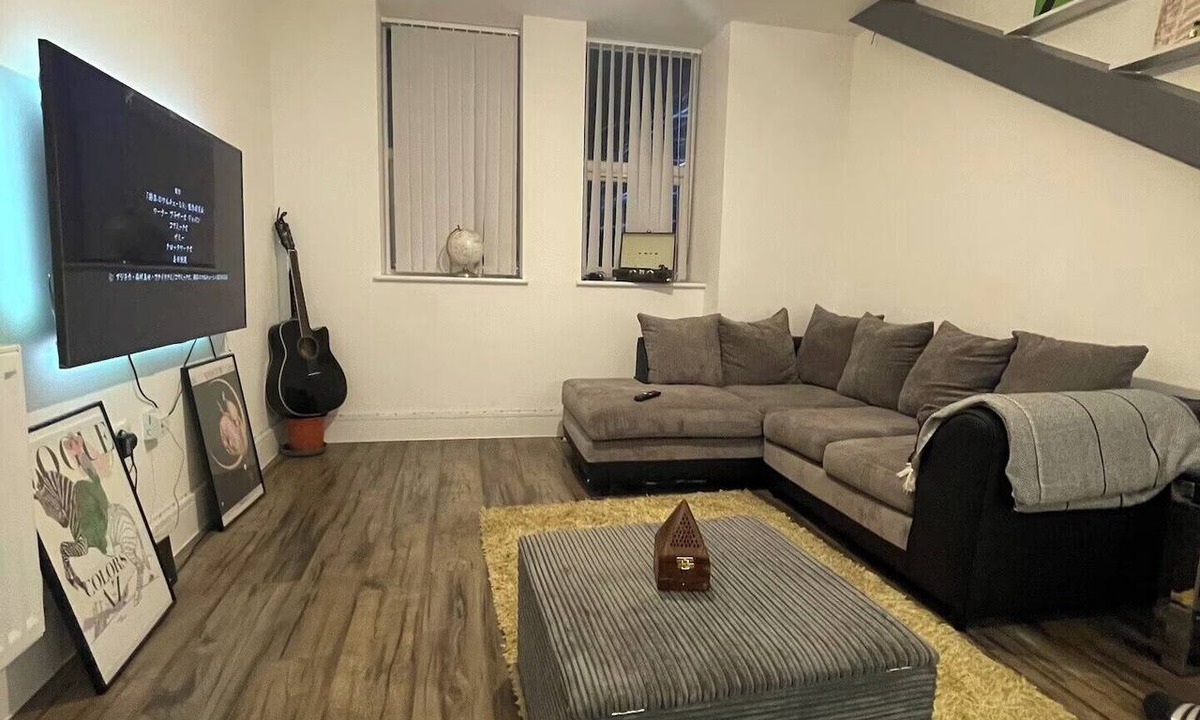 Havering Apartment | Modern 1 bed Flat- 20mins from Central London