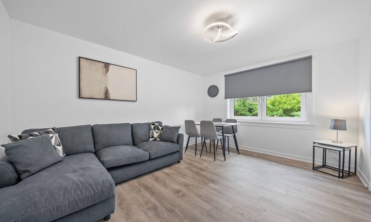 Bathgate House | Modern 2-Bed Armadale Stay | Parking & WiFi