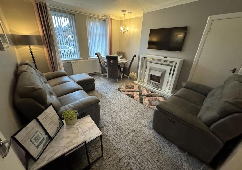 Bellshill Apartment | Modern 2BR Cottage Flat