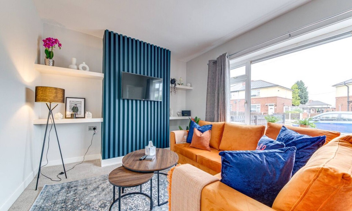 Thurnscoe House | Modern 3 bed, home from home with free parking