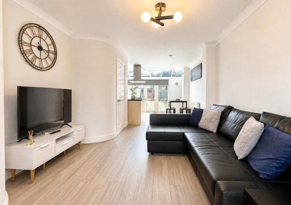 North Stifford House | Modern 3BDR Family House in North Stifford