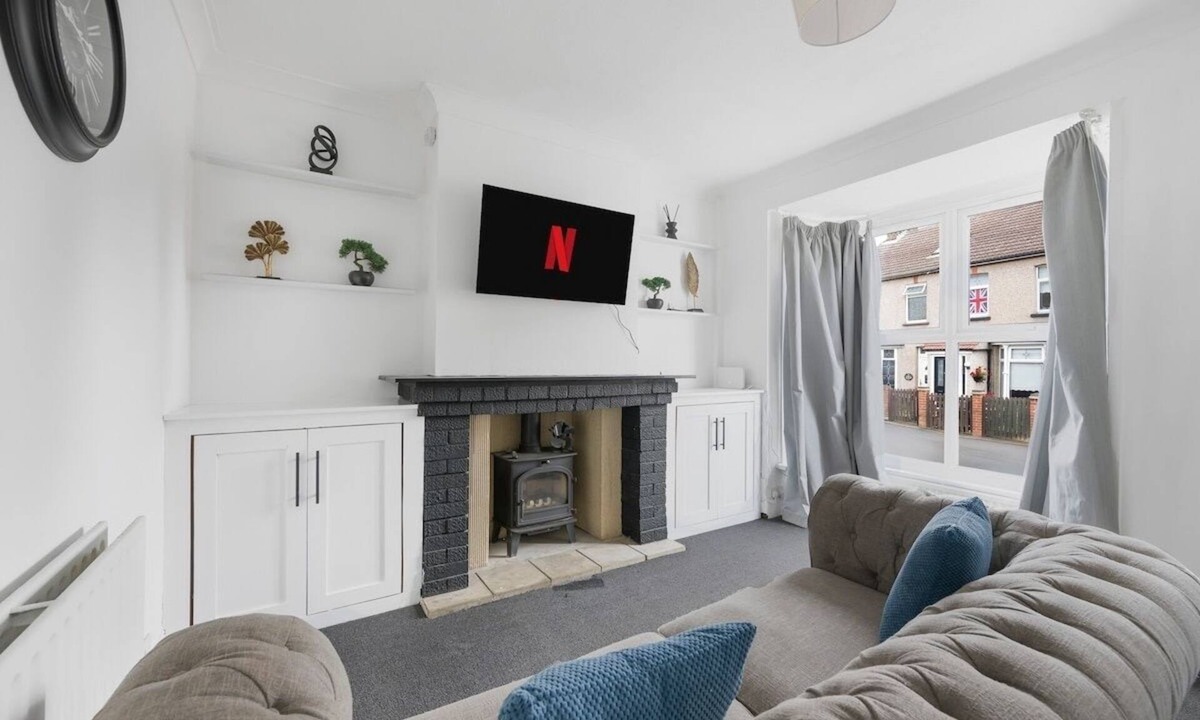 Stanford-le-Hope House | Modern 3Bed | A13/M25/Basildon Hospital | Sleeps 6