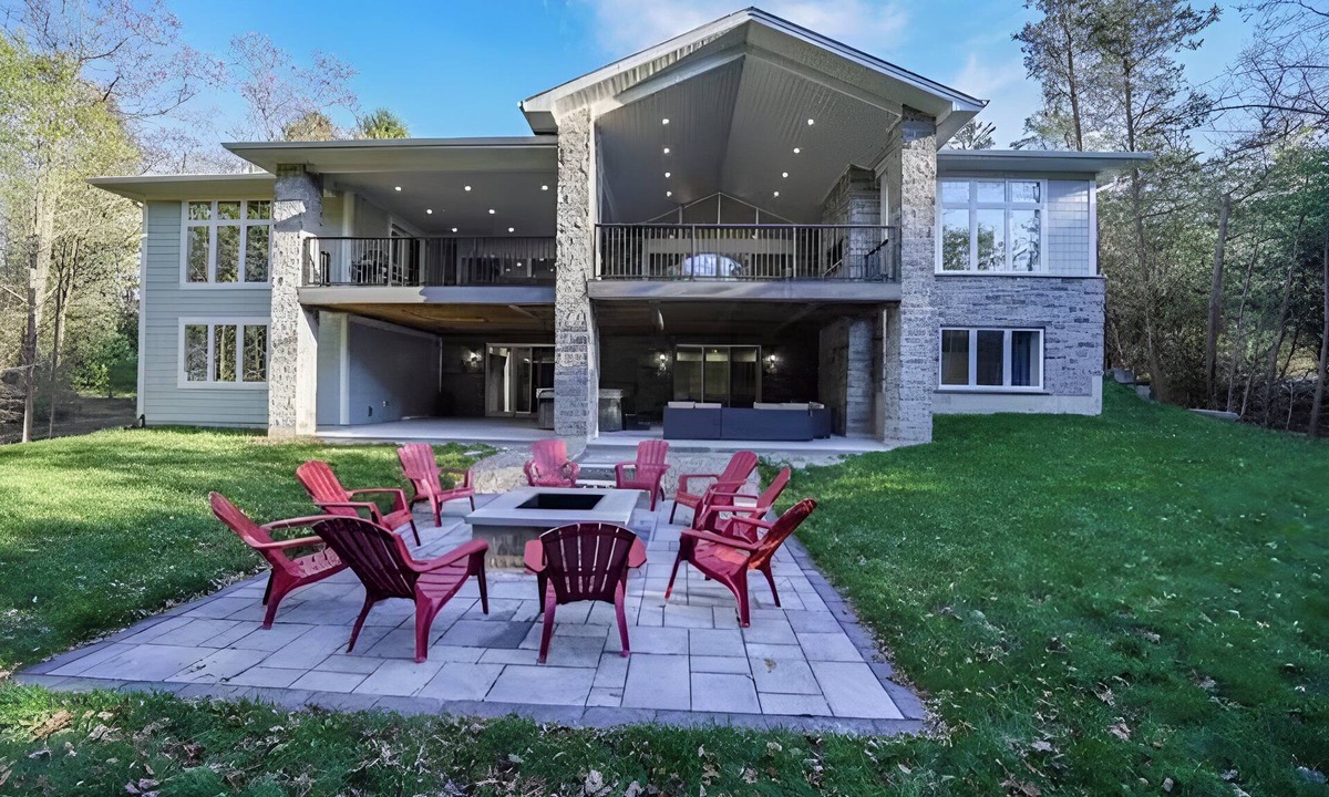 Grand Bend Villa | Modern 4,000+ sq ft Oasis in Grand Bend. Perfect for large families or groups!