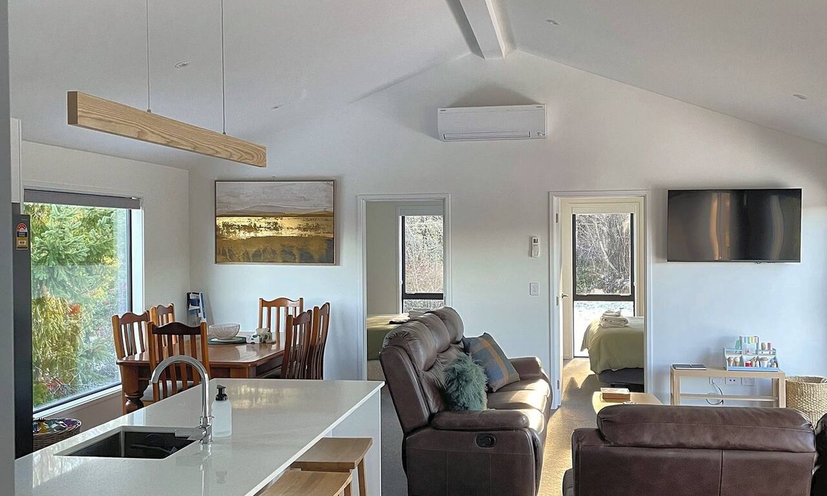 Naseby House | Modern alpine bach | Warm, private, mountain views