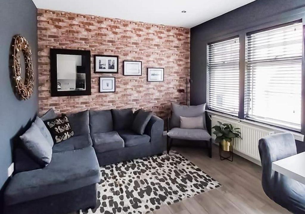 Lanark Apartment | Modern Apartment - Sleeps 4 - Centrally located