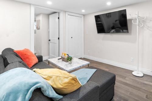 Lowertown Apartment | Modern Basement Flat in the Heart of Historic Ottawa