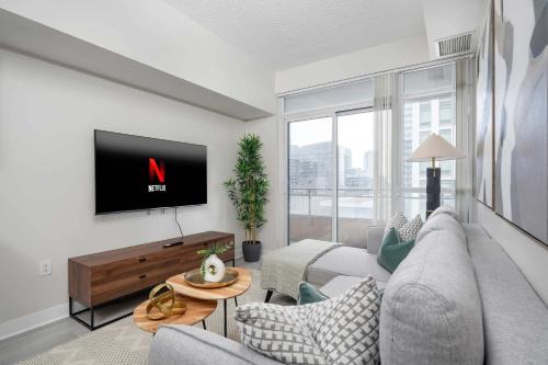 Bathurst Quay Apartment | Modern CityPlace 2BR Balcony & Free Parking