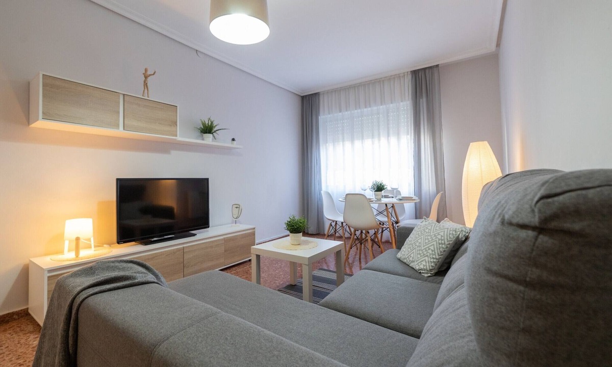 Albelda de Iregua Apartment | Modern Comfort: 4 people in Albelda
