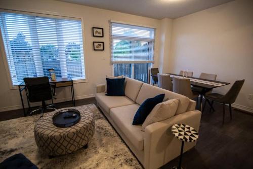 Grimsby Villa | Modern & Cozy Retreat Lake Ontario & Wine Country