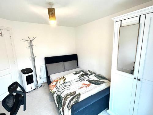 Waltham Cross House | Modern Ensuite Room in Cheshunt