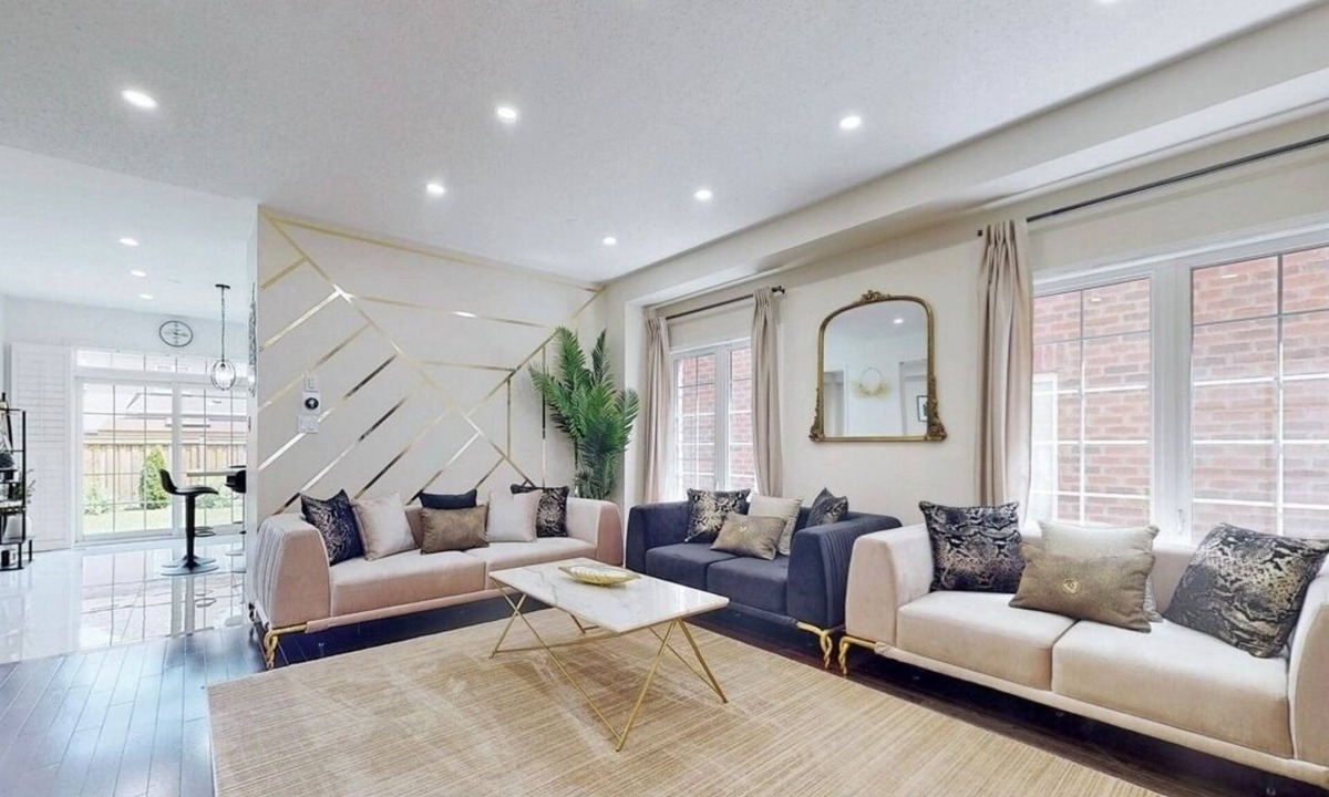 Oshawa House | Modern family friendly 4-bedroom home away from home in Oshawa!
