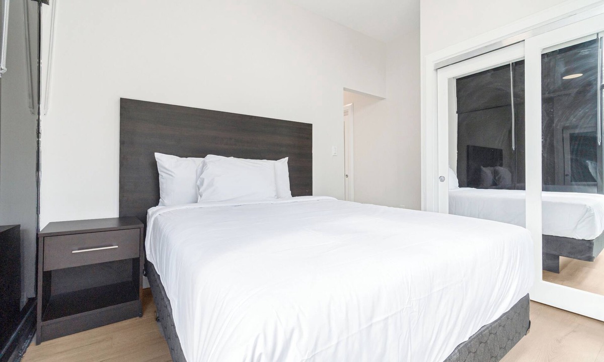 Dean Park Apartment | Modern Fully Furnished 3 Bedroom Apartment Unit 6