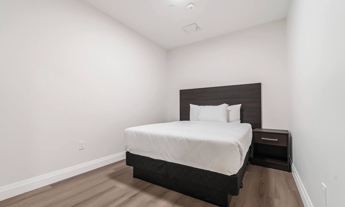 Dean Park Apartment | Modern Fully Furnished Two Bed Studio Condo