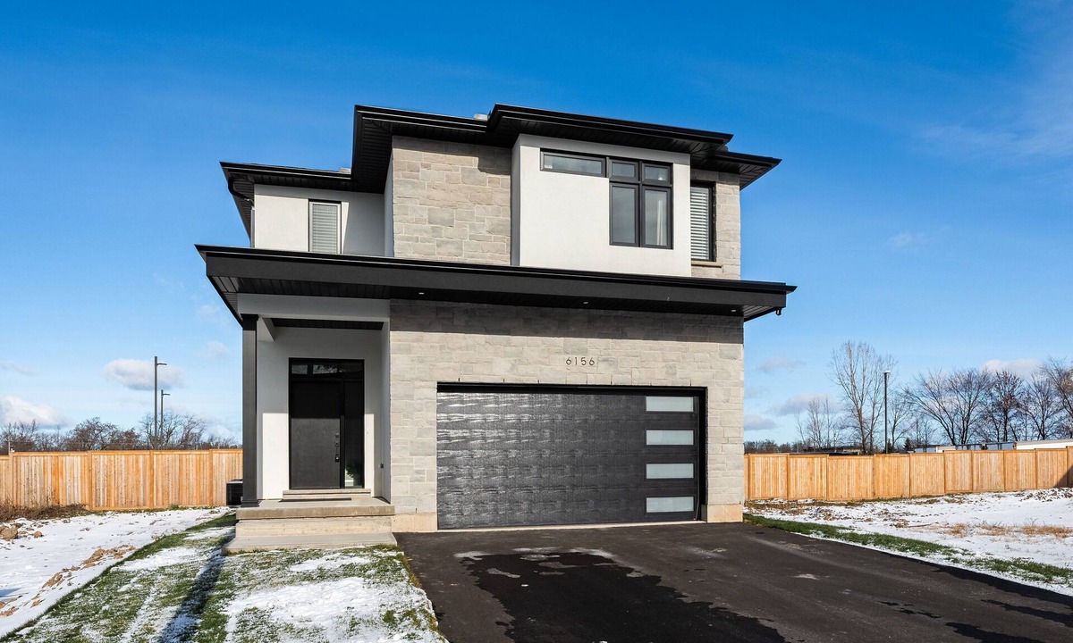 Niagara Falls House | Modern Luxury 4-bedroom House In Niagara Falls