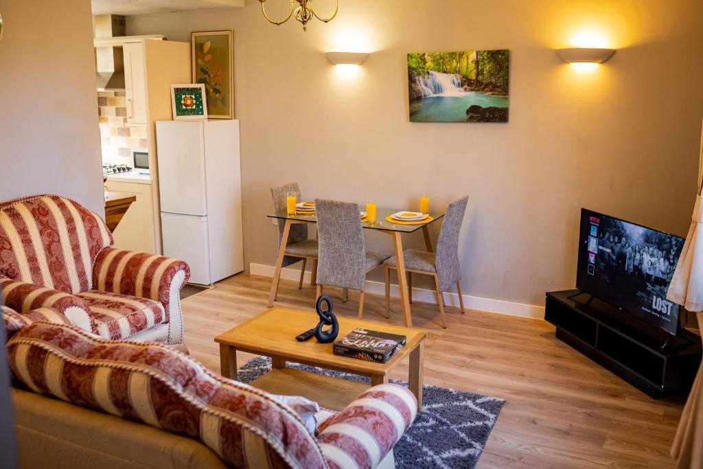 Wolverhampton Apartment | Modern Spacious 2 Bed Apartment Wolverhampton with Free Secure Parking