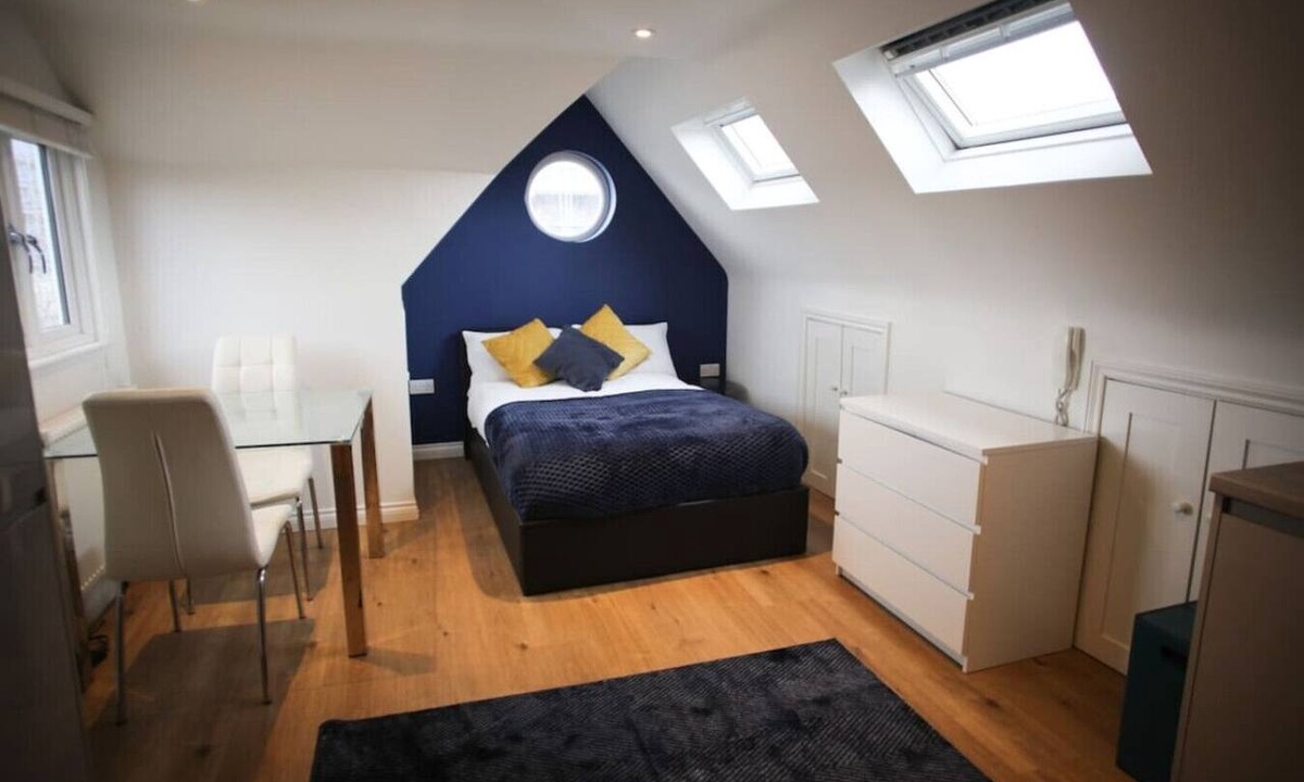 Mill Road Apartment | Modern Studio off Vibrant Mill Rd nr Station