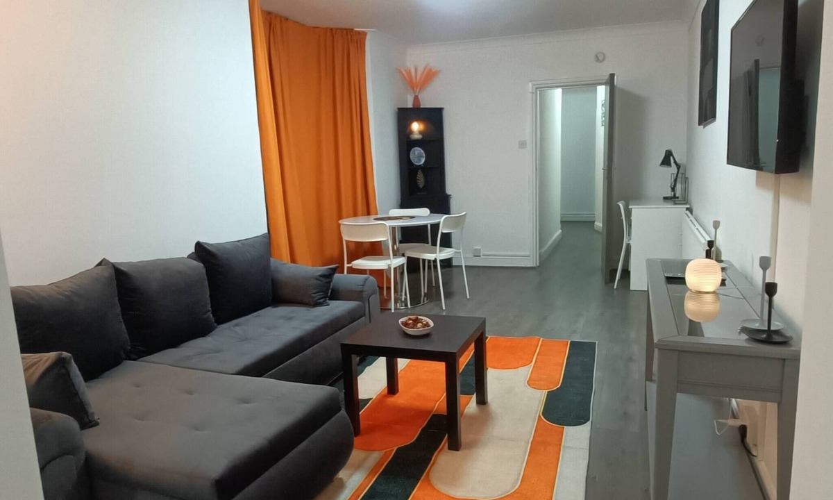 Barking Apartment | Modern & Stylish Retreat 15 Mins to Central London