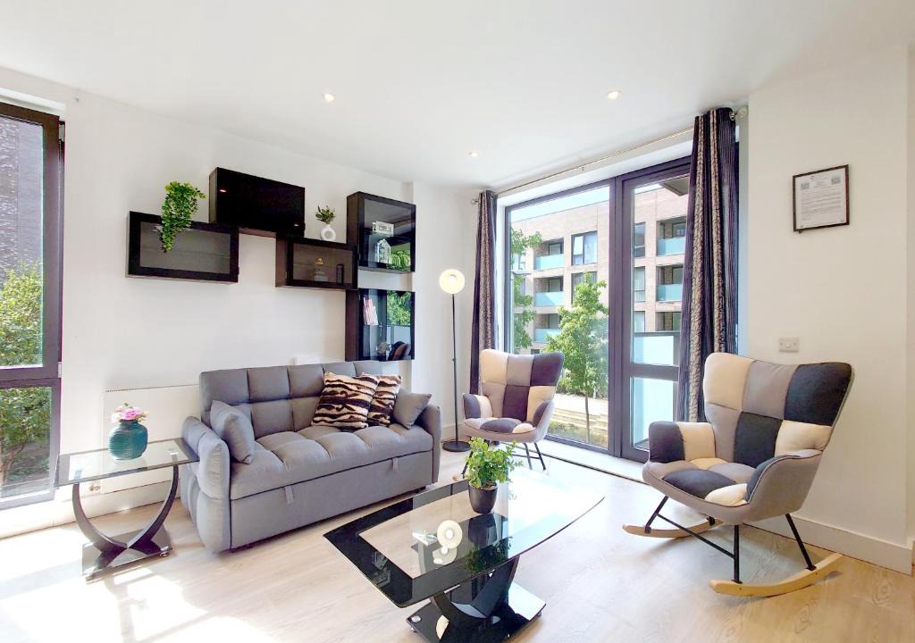 Poplar Apartment | Modern Two Bed Apartment in Poplar near Canary Wharf