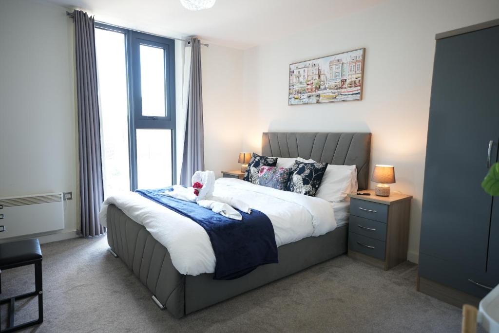 The Westside Apartment | Modern with City Views free GYM In Broad Street, Bham