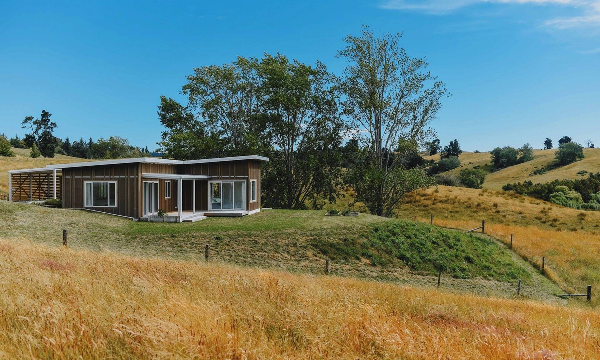 Upper Moutere House | Mountain Views & Great Location: Private 2BR home