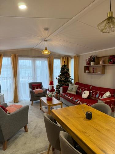 Crowle House | Mulberry Heaven - Clearwater