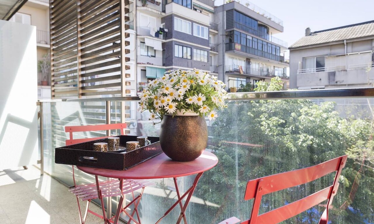 Sant Gervasi Apartment | My Space Barcelona 16 Apart. has 94 people and optional parking in Barcelona
