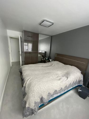 East Ham House | Navarre peace place