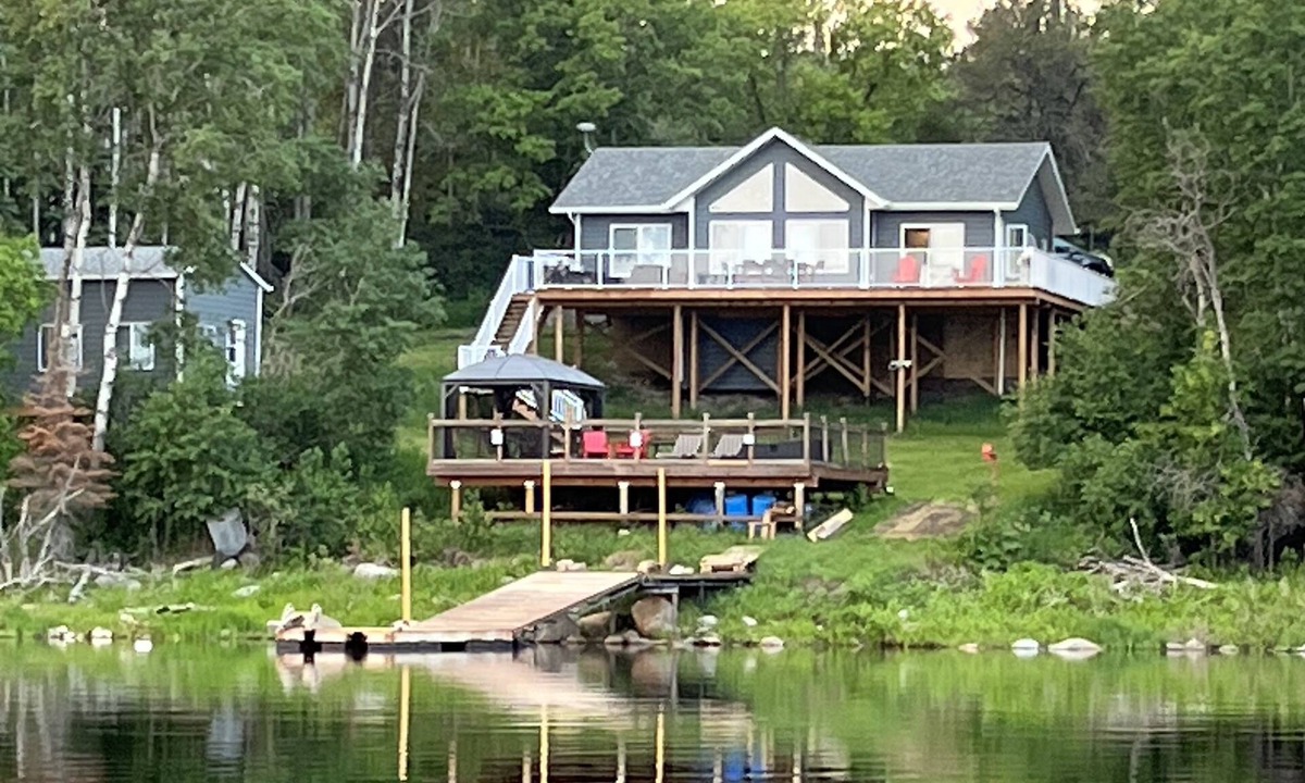 Falcon Lake Cottage | New lake front cottage on Muriel Lake near the Winnipeg River, Kenora, ON.