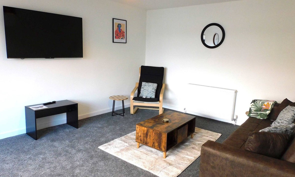 East Kilbride House | NEW - Large Fully Renovated House in East Kilbride