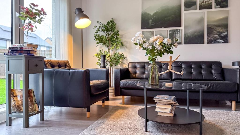 Renfrew House | New Modern Detached House with 5bdr Glasgow
