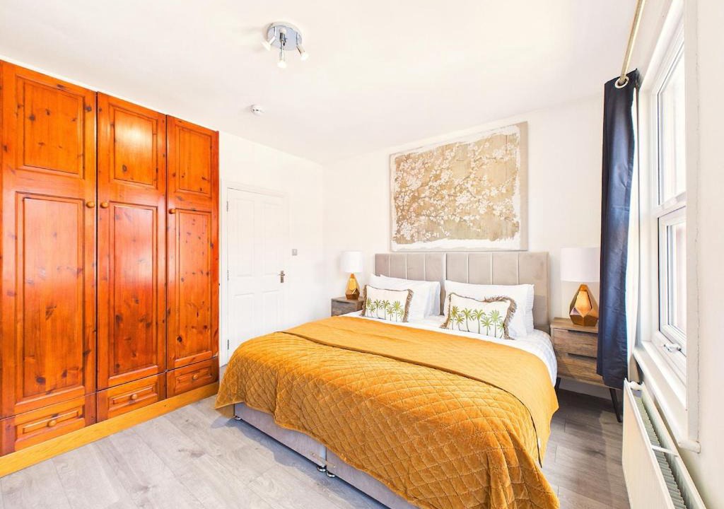 Luton Apartment | NEW Ridgway Home By Signature Stays - Central - FREE Parking