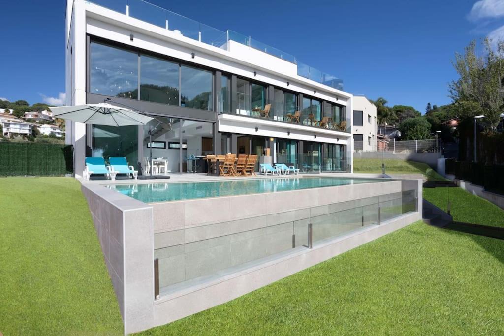 Sant Pol De Mar Apartment | NEW: Villa Costa Barcelona BEACH 2 infinity pools!