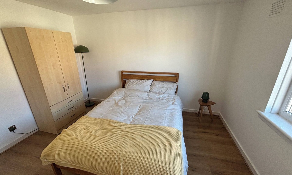 Trinity Apartment | Newhaven apartment with balcony