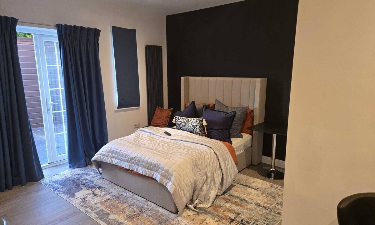 Stevenage Apartment | Newly Built Cosy Studio Apartment.Perfect for a Single professional or Couple