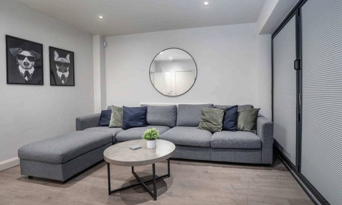 Sheffield House | Newly Extended 3 Bed Family Home Near Graves Park