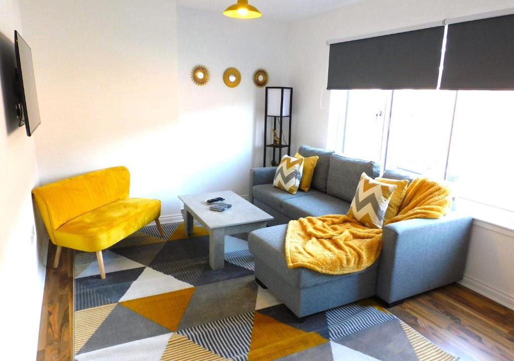 Hamilton Apartment | Newly refurbished 2 bedroom apartment close to station and local amenities