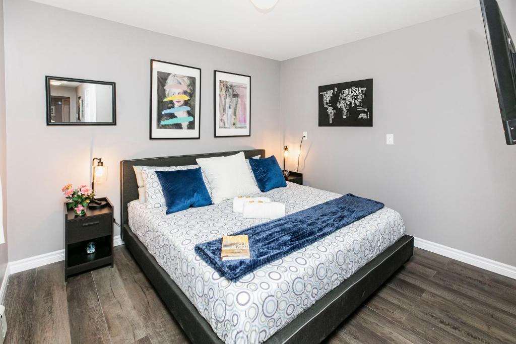 Lowertown Apartment | Newly Renovated - Modern 1BR with King Bed - Byward Market!