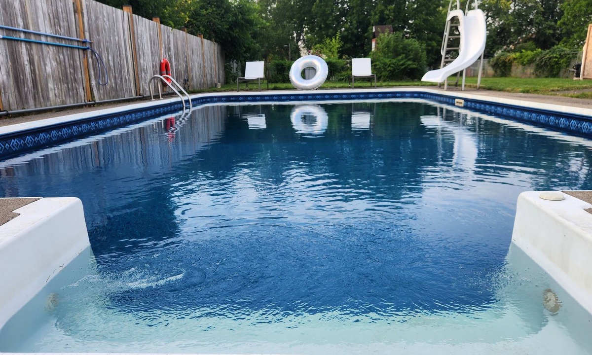Chippawa House | Niagara Falls Farmhouse Cottage Heated Pool Cozy Loft