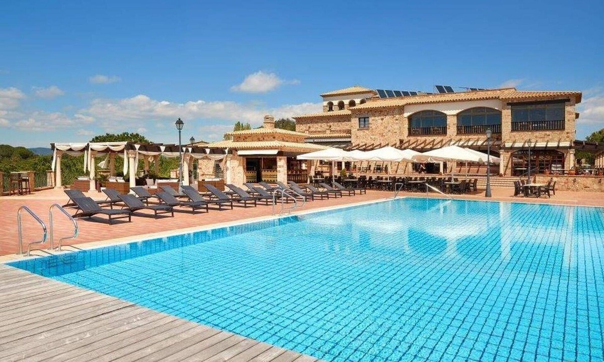Castell-Platja d'Aro Apartment | Nice apartment for 4 people with WIFI, pool, TV and terrace