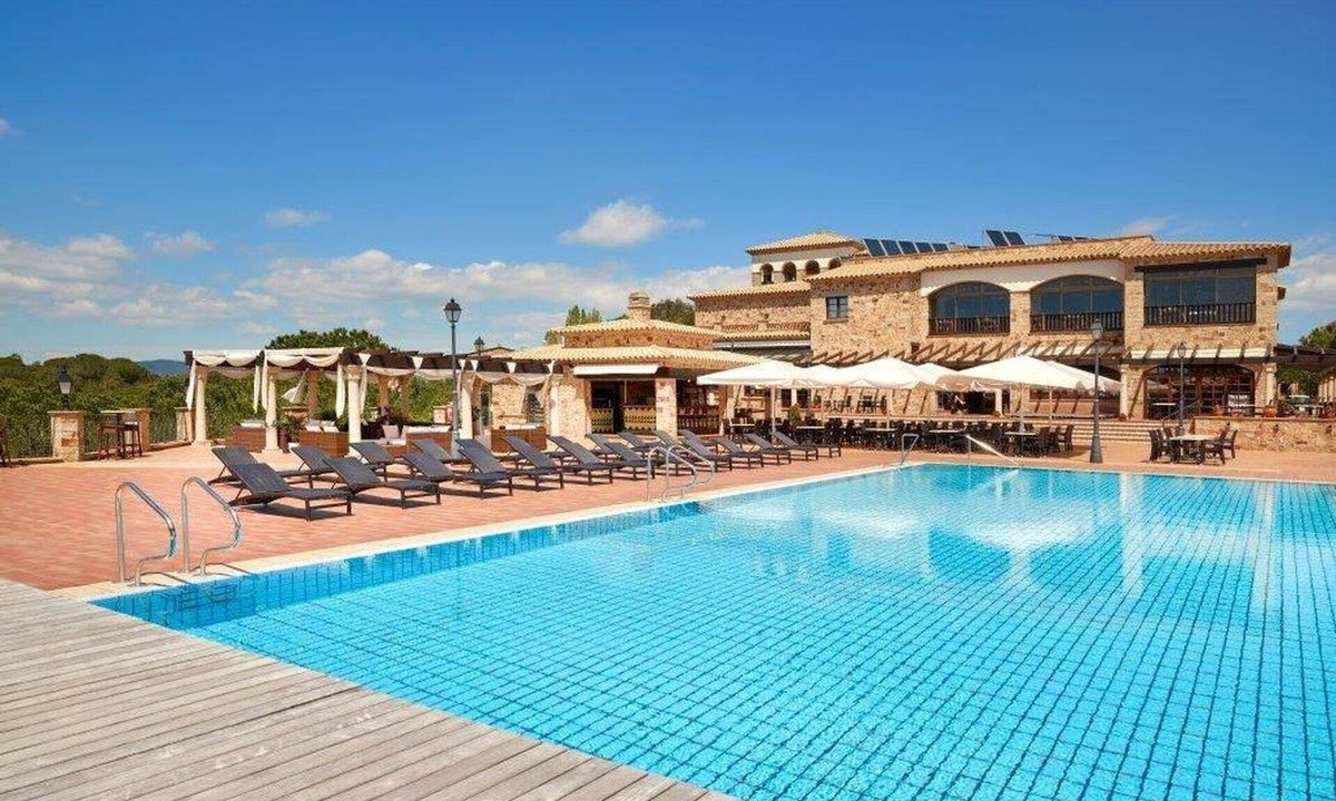 Castell-Platja d'Aro Apartment | Nice apartment for 4 people with pool, WIFI, TV and terrace