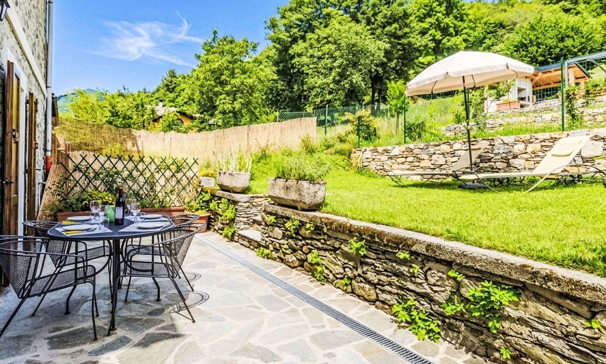 Peglio Apartment | Nice apartment for 5 guests with WIFI, TV, patio and pets allowed